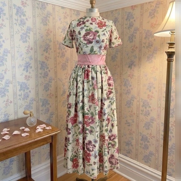 Handmade Dresses & Skirts - Vintage Housewife Handmade 1950's Inspired Floral Dress Modest Summer Spring